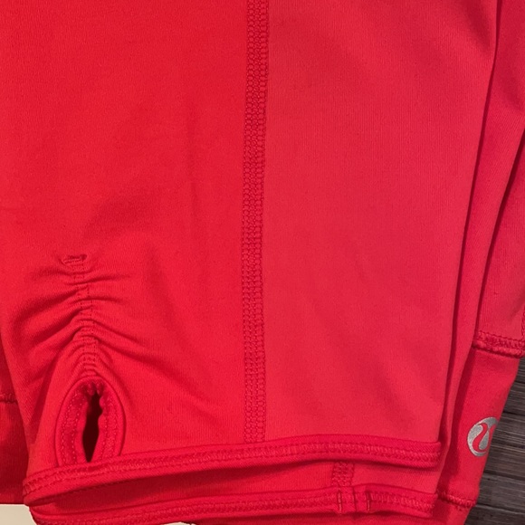 🔥Lululemon Red Capris w/Keyhole Scrunch Sides🔥 - Picture 9 of 9